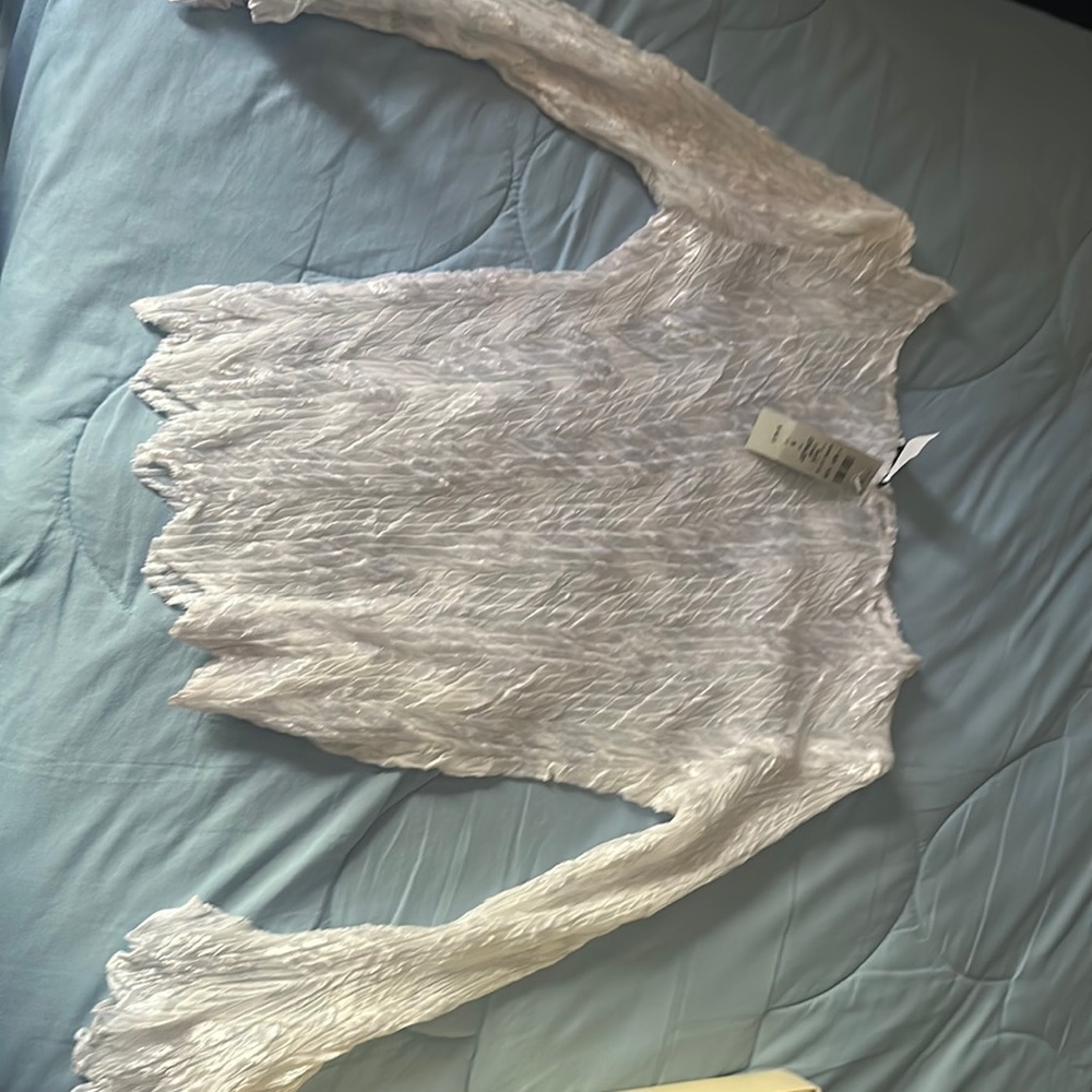 Cache blouse sliver color and one black color